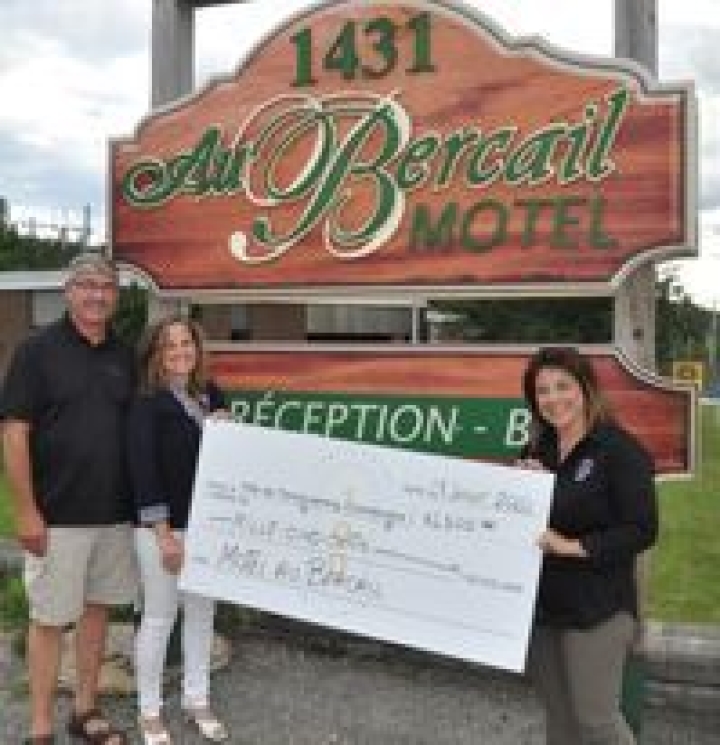 Au Bercail Motel donates $1500!